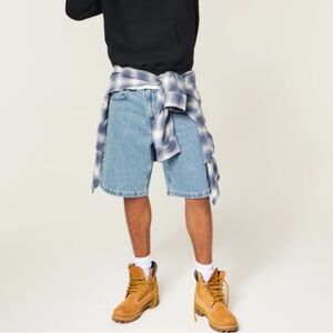 HOLLISTER BAGGY JEAN SHORT SIZE 30 WAIST 10” INSEAM LIKE NEW & CURRENT STYLE